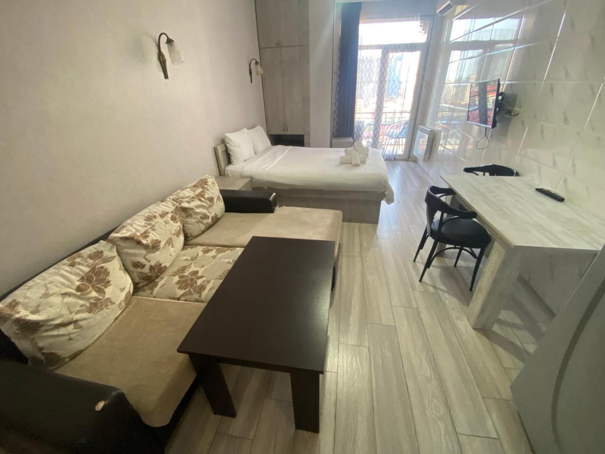 Apartment - Nino Batoumi Extérieur photo